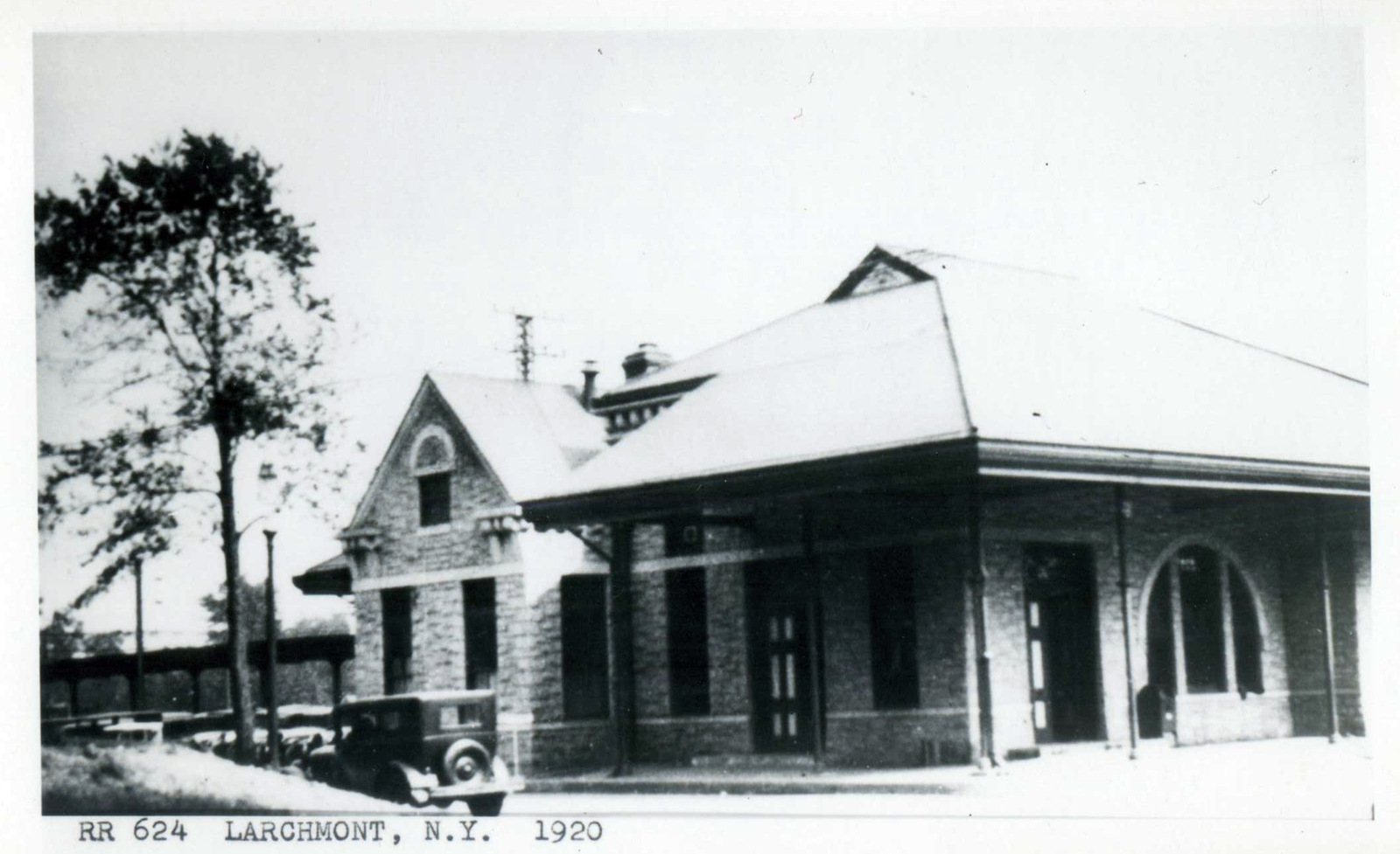 Levi-Collection_Larchmont-Railroad-Station-1920-e