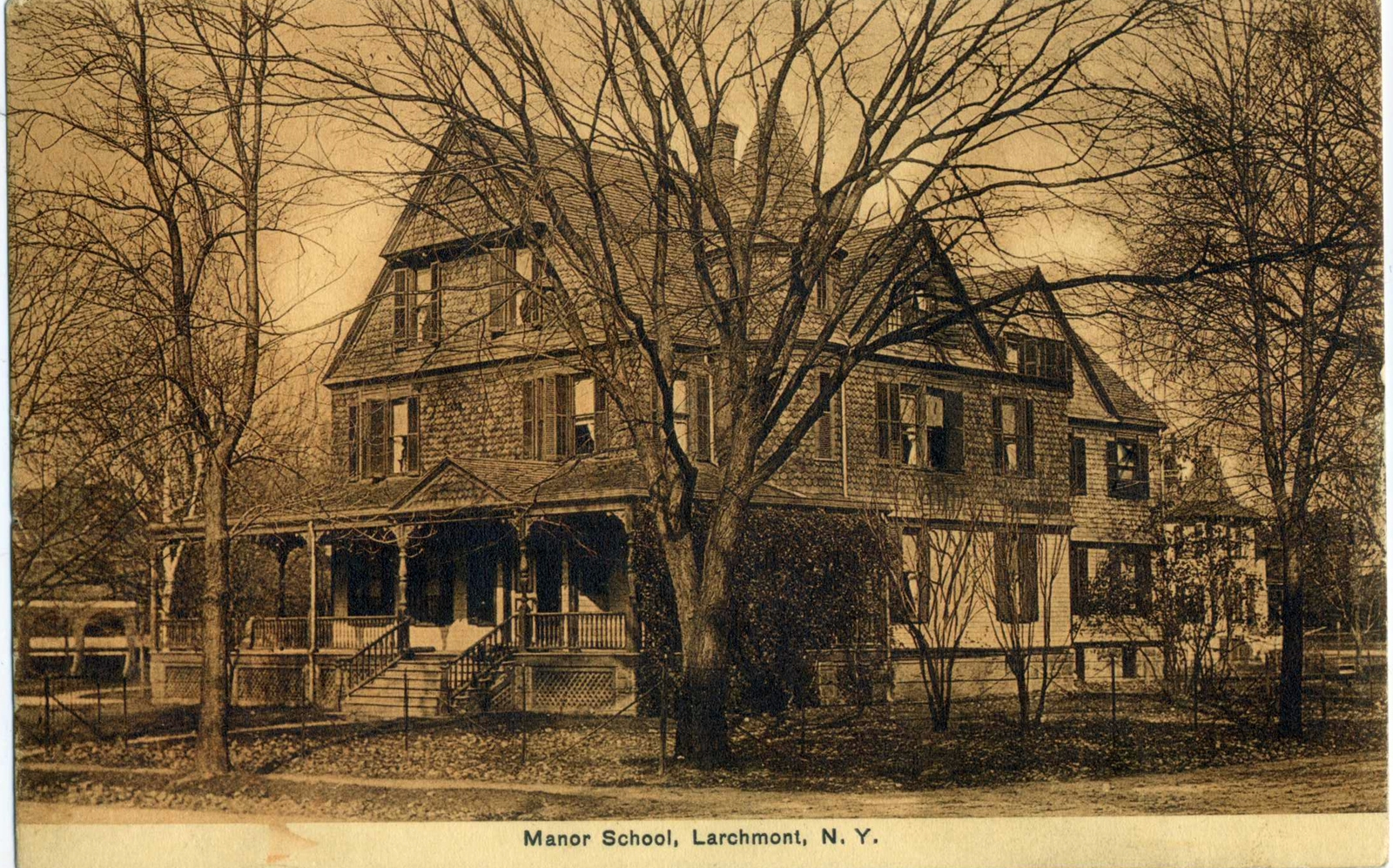 Levi-Collection_Manor-School-maple005-a