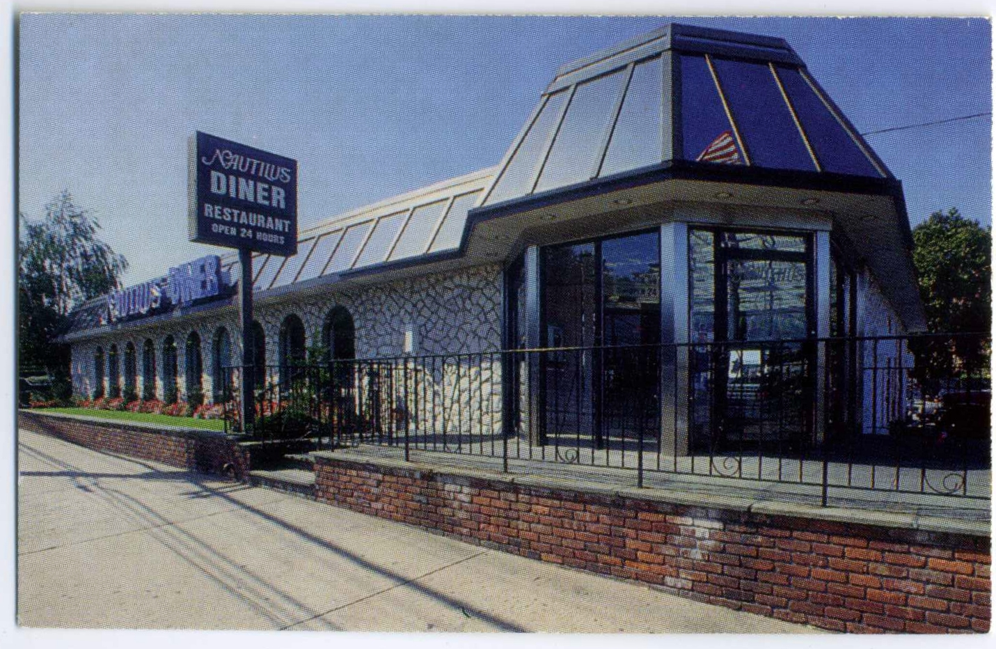Levi-Collection_Nautilus-Diner-bpr1240-a