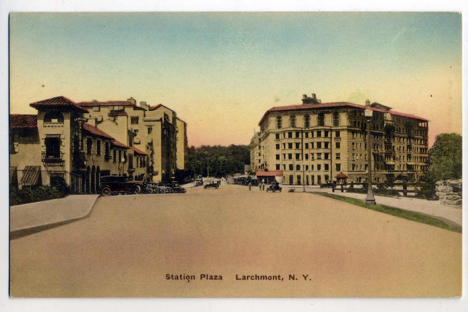 Levi-Collection_Station-Plaza